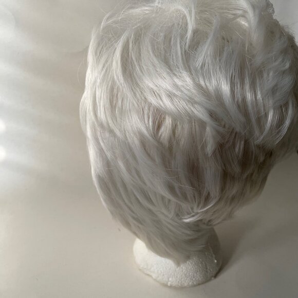 Short White Costume Wig - Picture 4 of 13